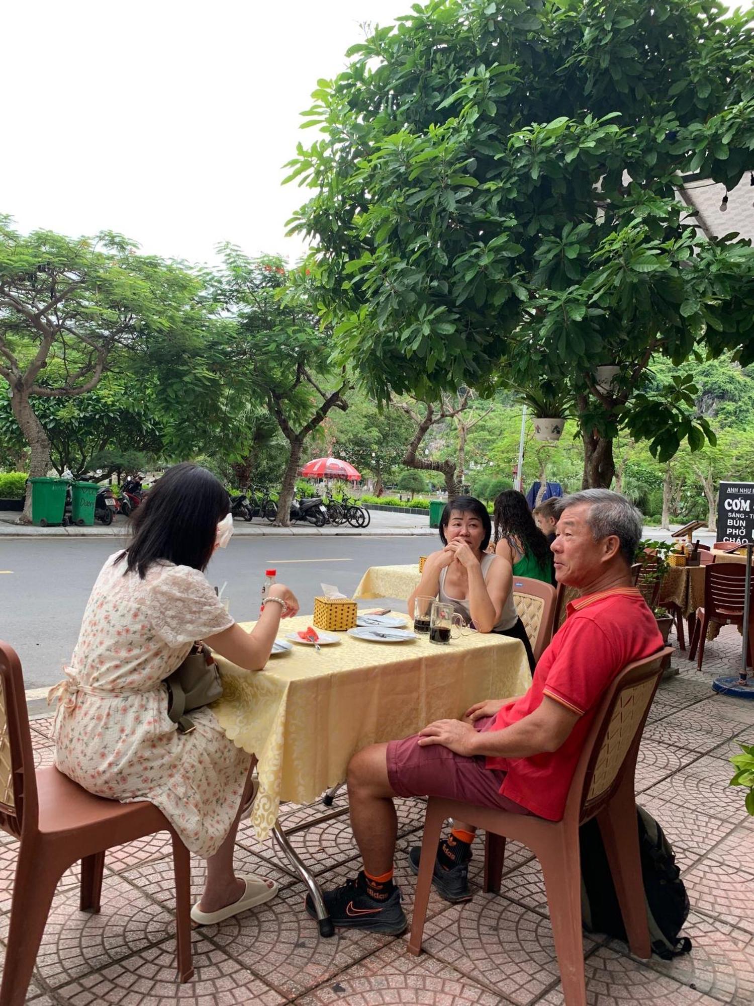 Tung Quang Hotel Dong Khe Sau Exteriér fotografie
