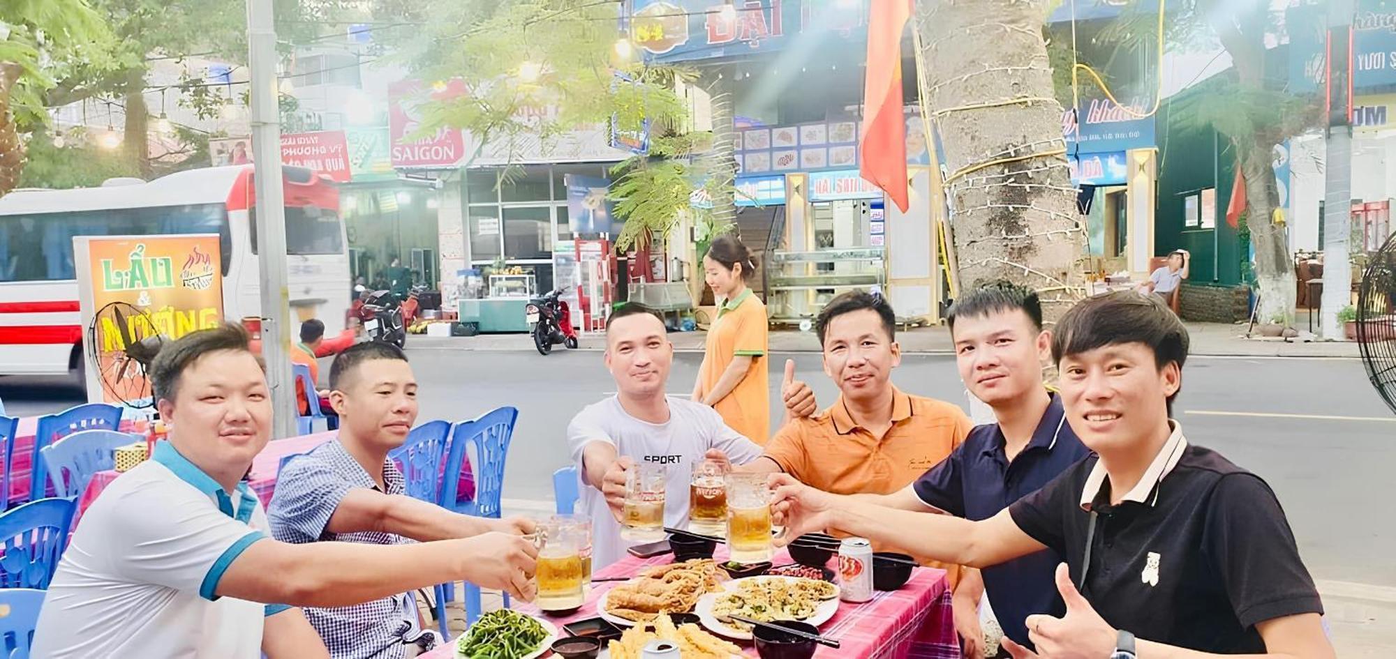 Tung Quang Hotel Dong Khe Sau Exteriér fotografie