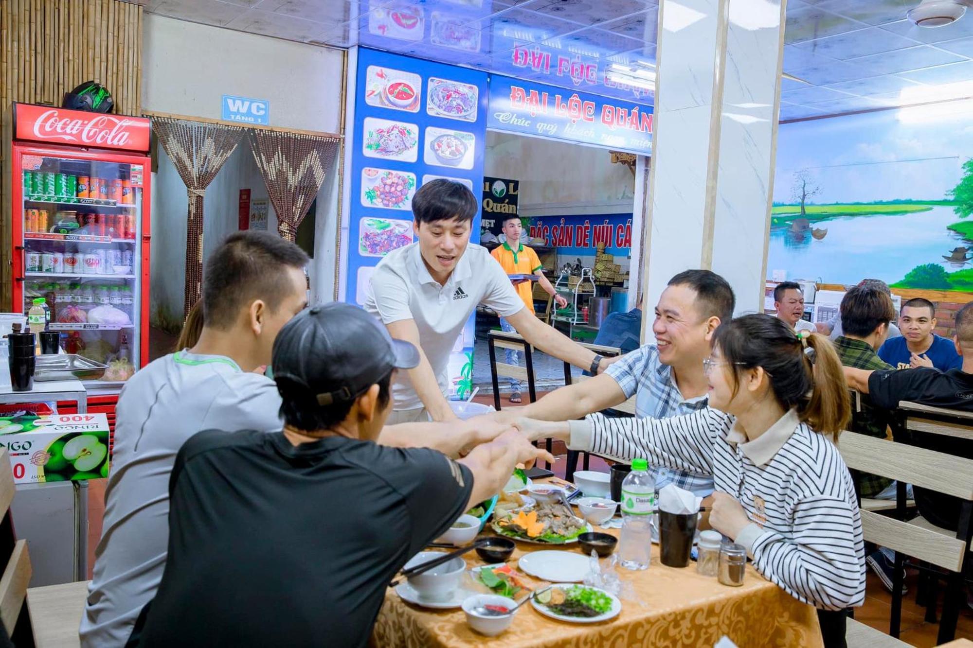 Tung Quang Hotel Dong Khe Sau Exteriér fotografie