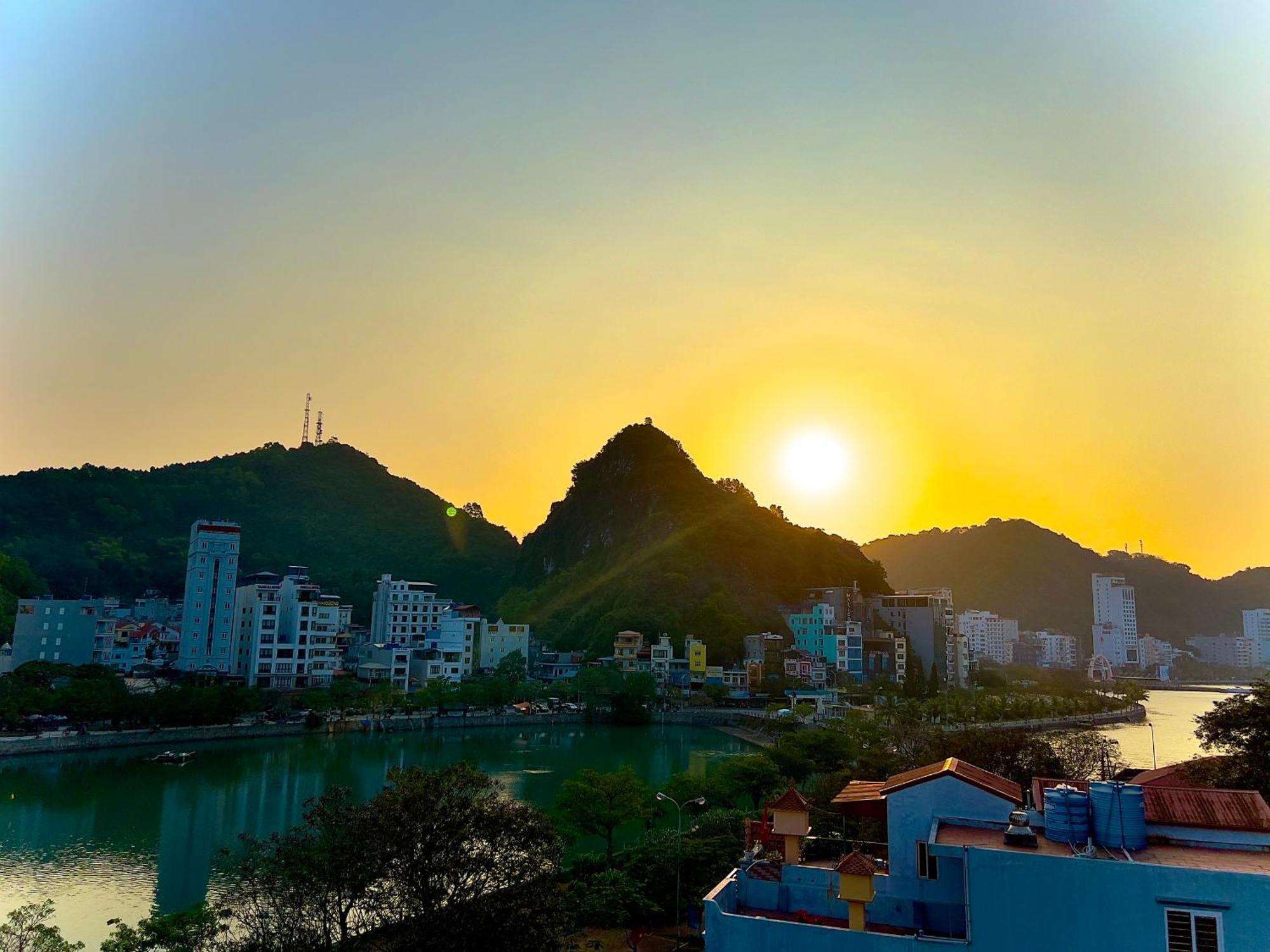 Tung Quang Hotel Dong Khe Sau Exteriér fotografie