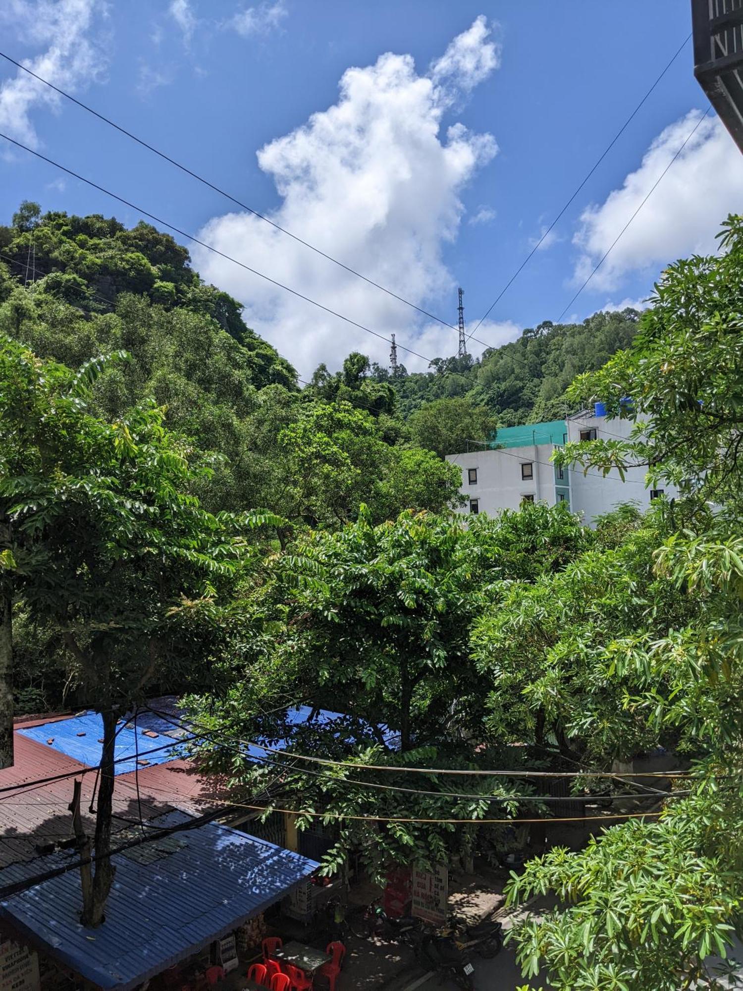Tung Quang Hotel Dong Khe Sau Exteriér fotografie